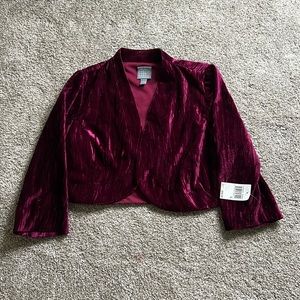 New with tags burgundy dress jacket. 3/4 sleeve